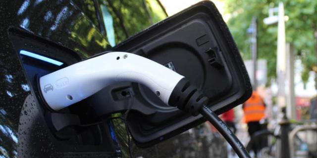 Electric vehicles charging