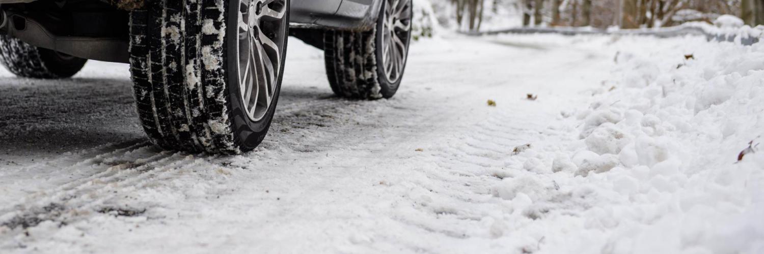 black car in snow, focus on the tyres